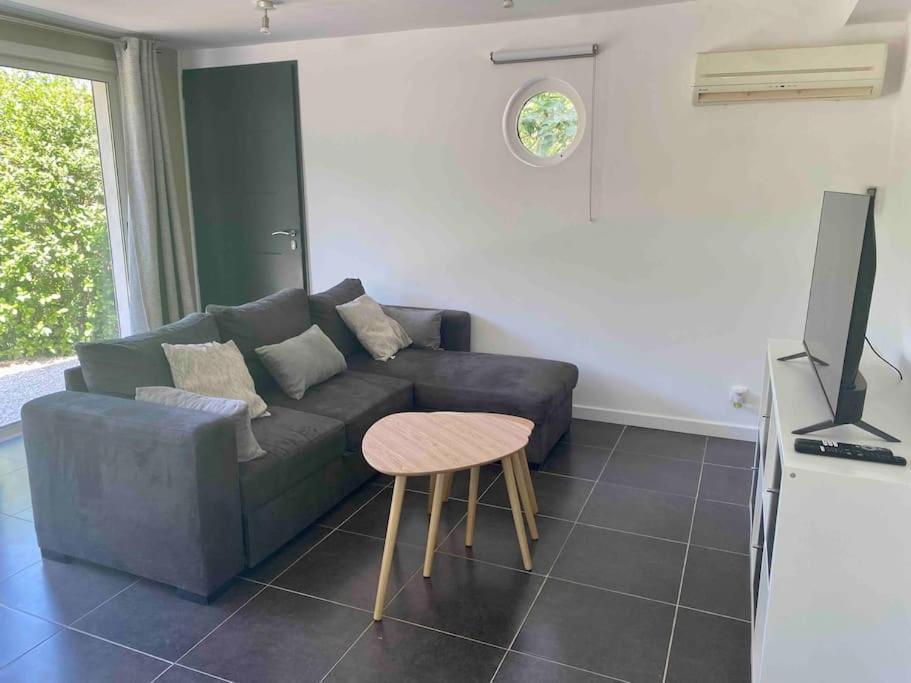 Appartement 2-4 Pers. Piscine, Entre Aix Et Cassis La Destrousse Exterior foto
